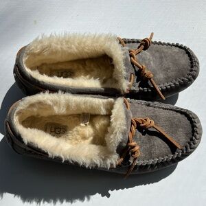 UGG 8 Dakota Moccasin Slippers Logo Leather Suede Shearling Wool Super Soft